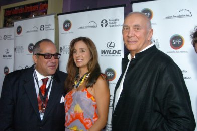 Sarasota Florida Entertainment on the Gulf of Mexico with expansive sandy beaches, lodging, vacation rentals, condominiums, cottages, homes, hotels and motels, offering fun eco-friendly activities, nearby attractions, restaurants, shopping and nightlife.