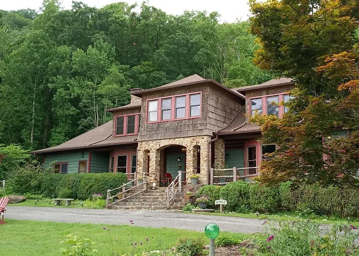 Top Hotels Near Hot Springs VA for Relaxation