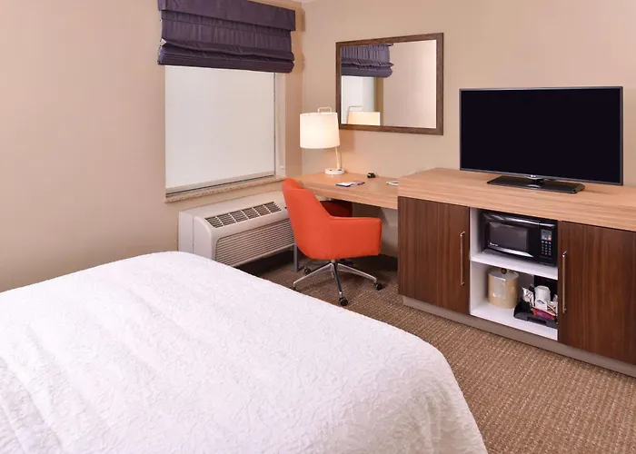 Best Queens Hotels in New York's Dynamic Borough