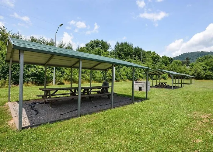 Best Hotels Near Canton Civic Center