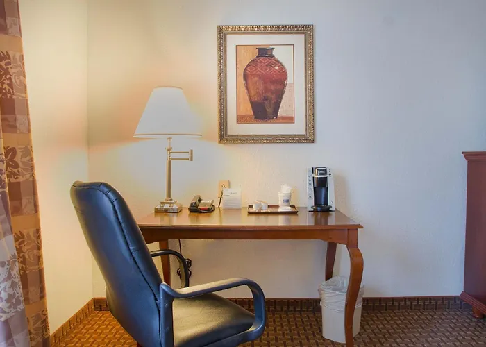 Top Hotels Near Overland Park Convention Center